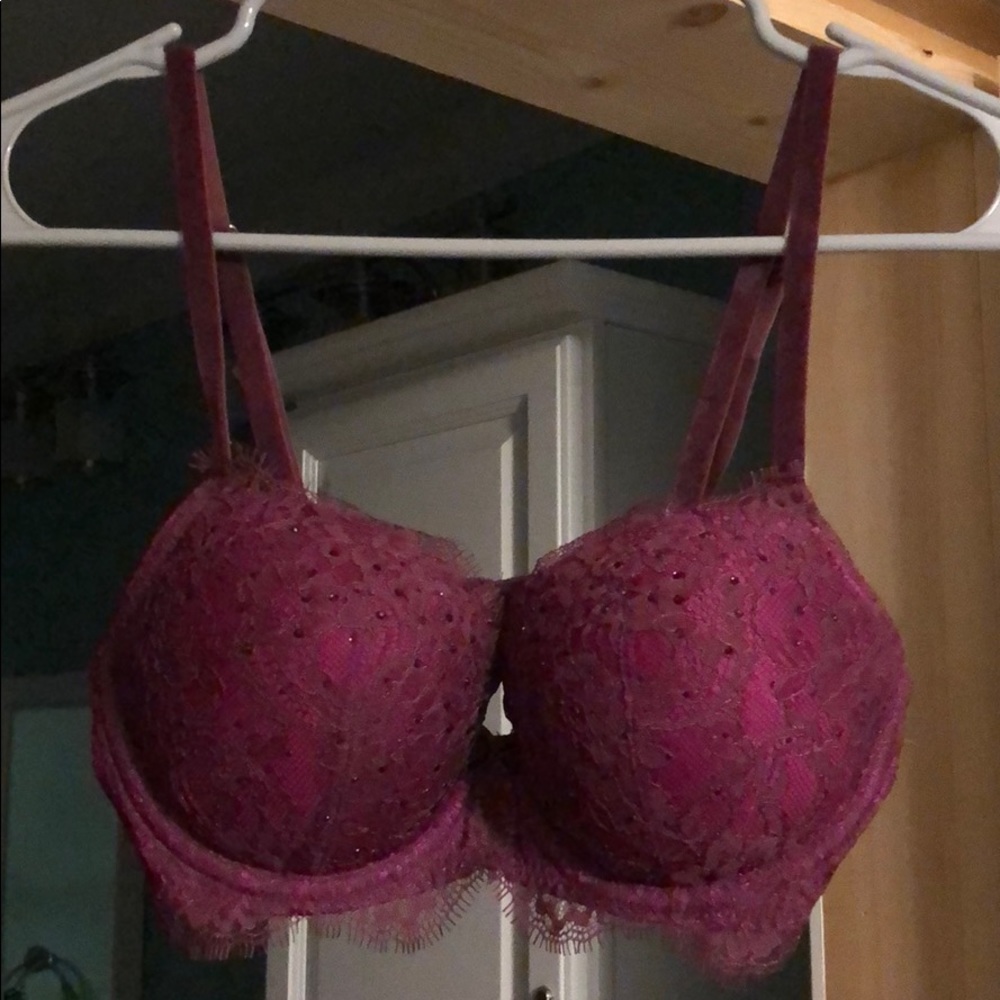 Victoria’s Secret dream angels Demi bra size 32D